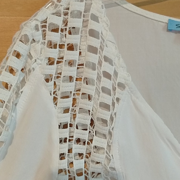 💥4for$20 White swimsuit cover up - Picture 3 of 4